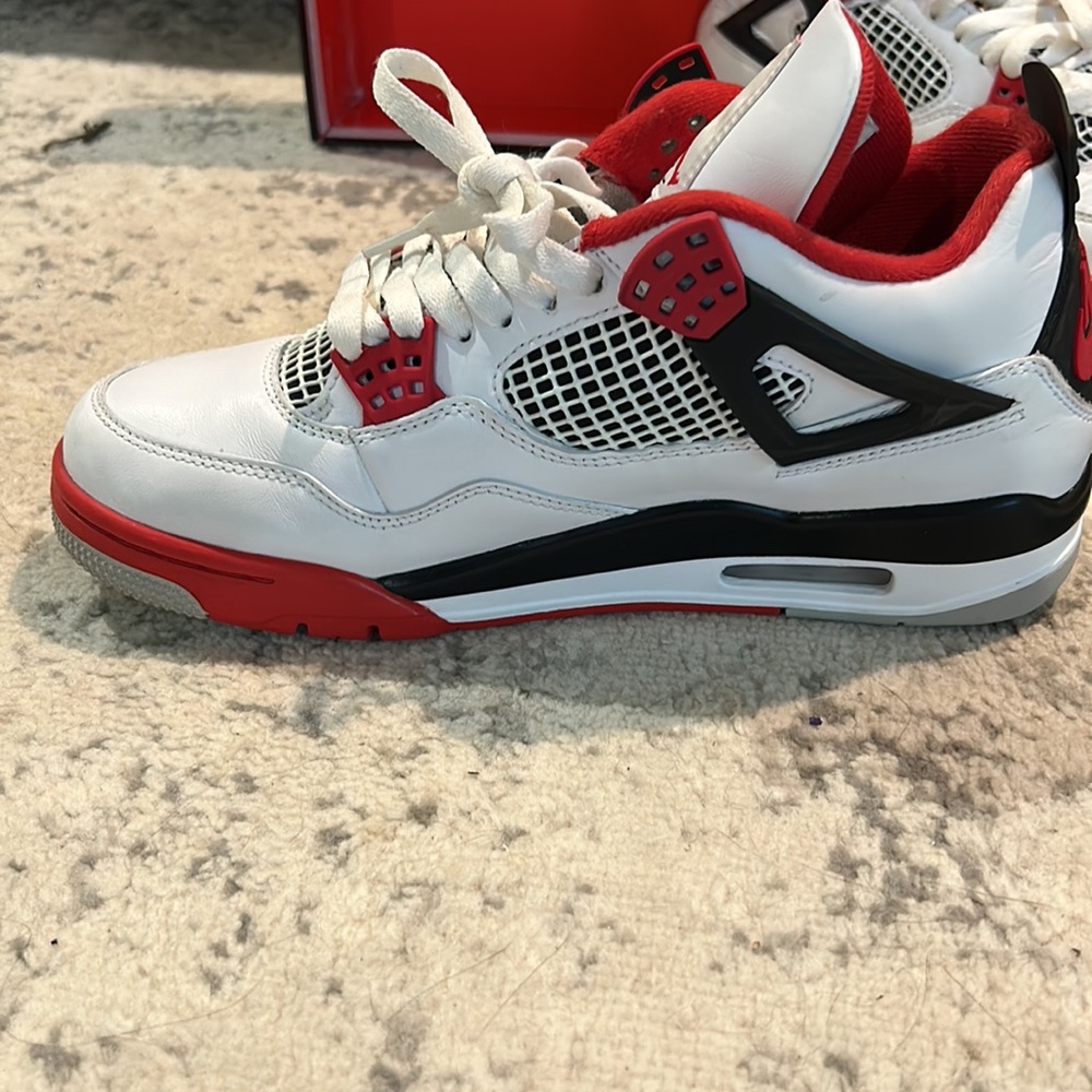 Jordan 4 Fire Reds - Picture 2 of 9